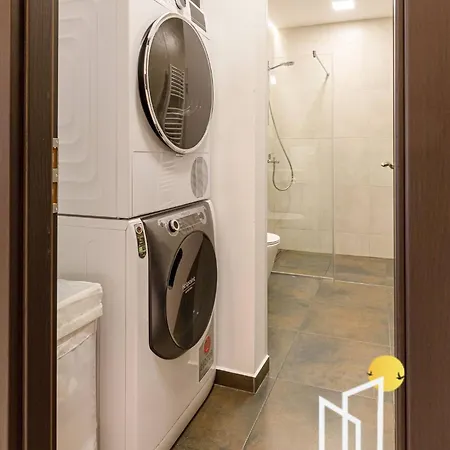 דירה View - By Metro, Kids Room, Huge Terrace, 2 Garages, Ps5, Playground, Bbq, 24h Security סופיה