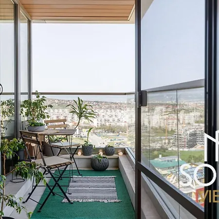 Апартамент Sofia View - By Metro, Kids Room, Huge Terrace, 2 Garages, Ps5, Playground, Bbq, 24H Security *