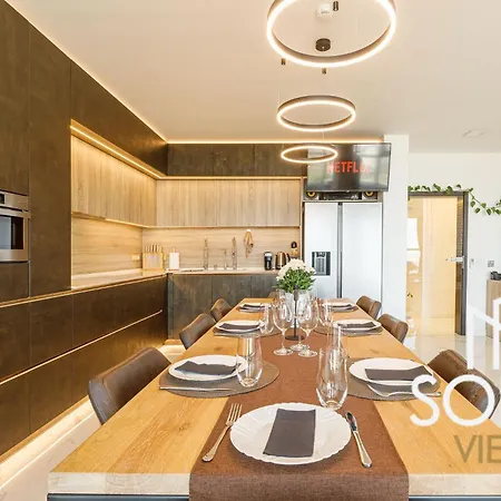 아파트 View - By Metro, Kids Room, Huge Terrace, 2 Garages, Ps5, Playground, Bbq, 24h Security 소피아