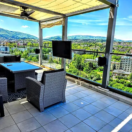 דירה View - By Metro, Kids Room, Huge Terrace, 2 Garages, Ps5, Playground, Bbq, 24h Security סופיה