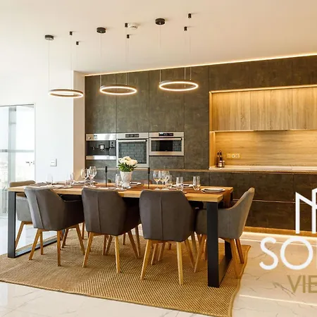 View - By Metro, Kids Room, Huge Terrace, 2 Garages, Ps5, Playground, Bbq, 24h Security Apartman Szófia