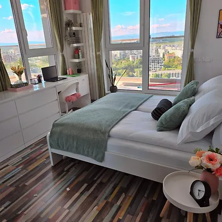 Apartman View - By Metro, Kids Room, Huge Terrace, 2 Garages, Ps5, Playground, Bbq, 24h Security Szófia